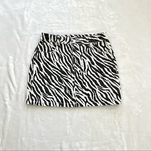 SHEIN | Denim Zebra Mini Skirt - Picture 4 of 5